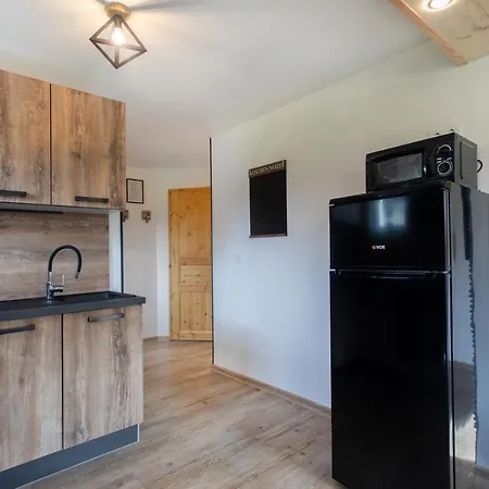 Honey Apartament Zirovnica