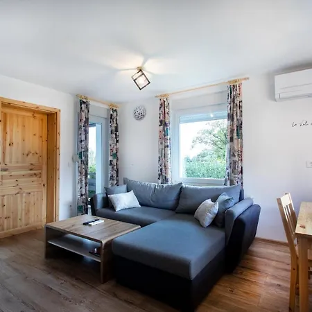 Apartment Honey Zirovnica