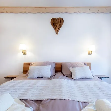 Honey Apartament Zirovnica